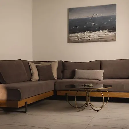Happy With Pool Apartment